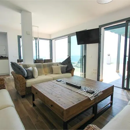 Villa Jaz *